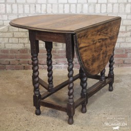 Gateleg table